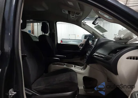 2014 Dodge Grand Caravan Sxt z USA, uszkodzony, nr VIN 2C4RDGCG0ER181689